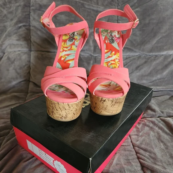 Coral Heels size 7 - Picture 1 of 4